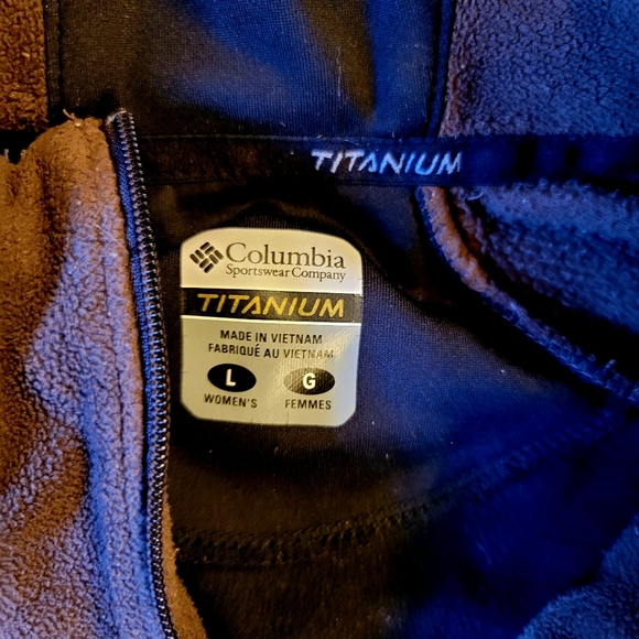 Columbia Titanium chocolate black zipper pocket great for layering - Picture 6 of 6